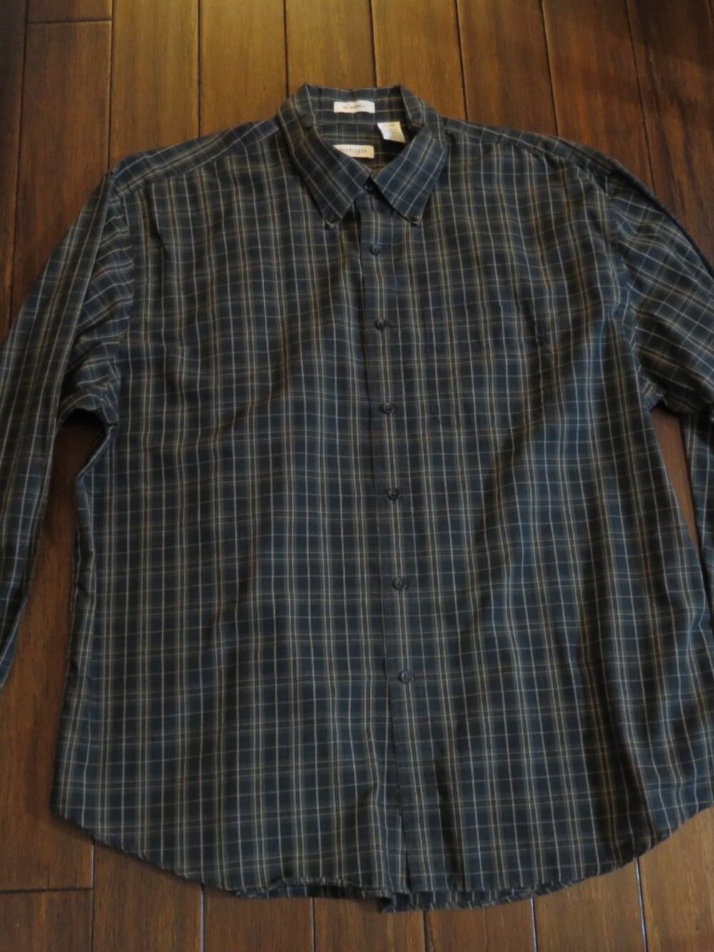Van Heusen No Wrinkle XL 17-17/5 Button Down Long Sleeve Shirt Plaid Green Black